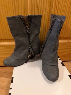 Women's Gray Mid-Calf Zip Boot with Sequin Accent